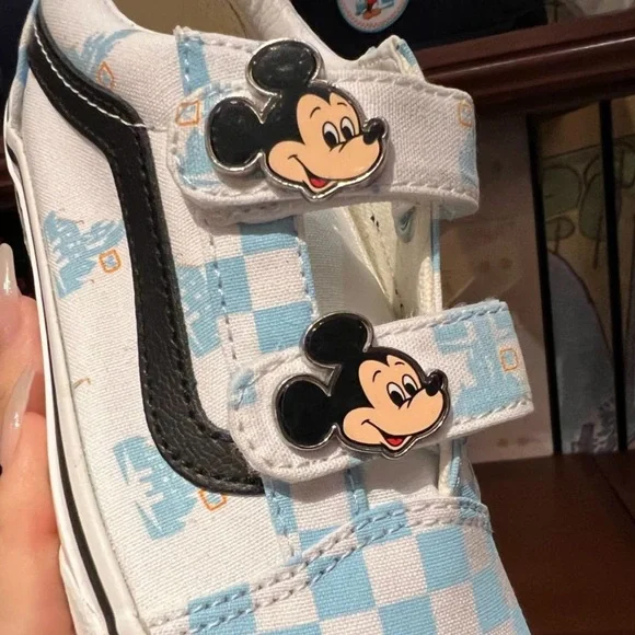 NWT Mickey Mouse VANS Old Skool V Sneakers (Child)
New in original box - Picture 5 of 12